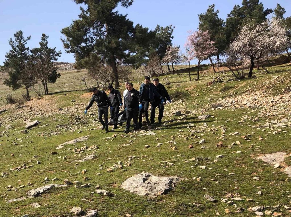 Gaziantep’te 25 yaşındaki genç ağaca asılı halde bulundu