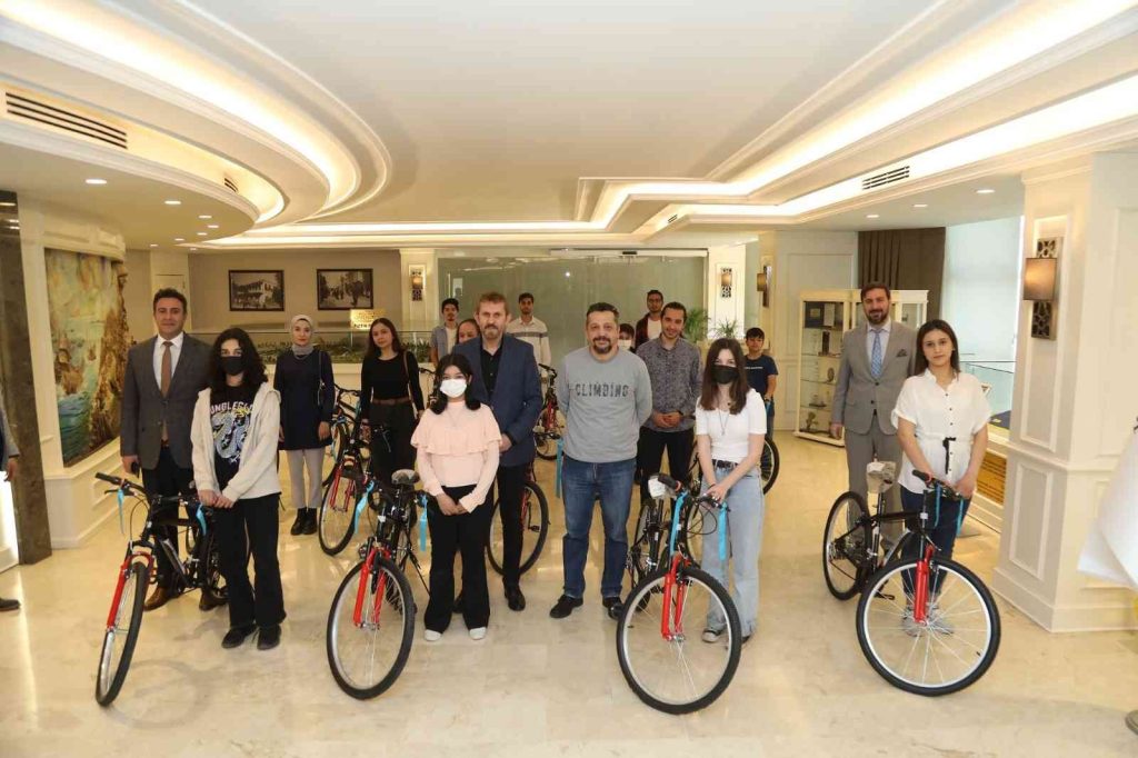 Gençlere yönelik düzenlenen yarışmalarda ödüller sahibini buldu