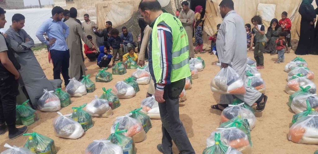 İhtiyaç sahibi bin 100 aileye et, patates ve gıda malzemesi dağıtıldı