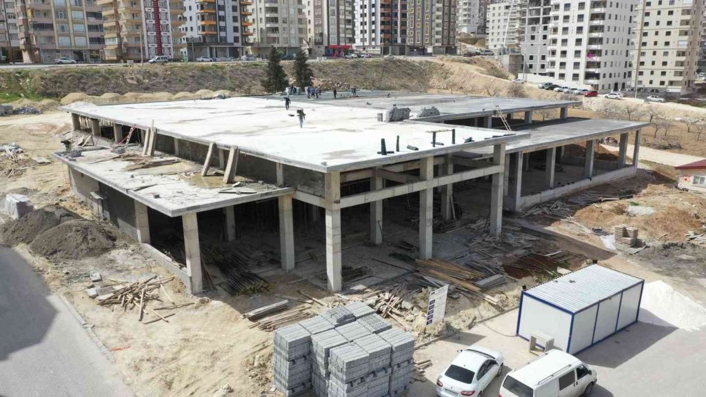 Karaköprü’de semt pazarında çalışması