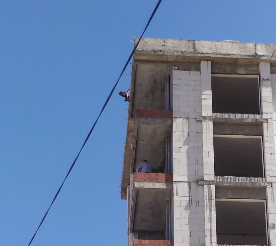 Karısı evi terk eden şahıs intihar etmek istedi