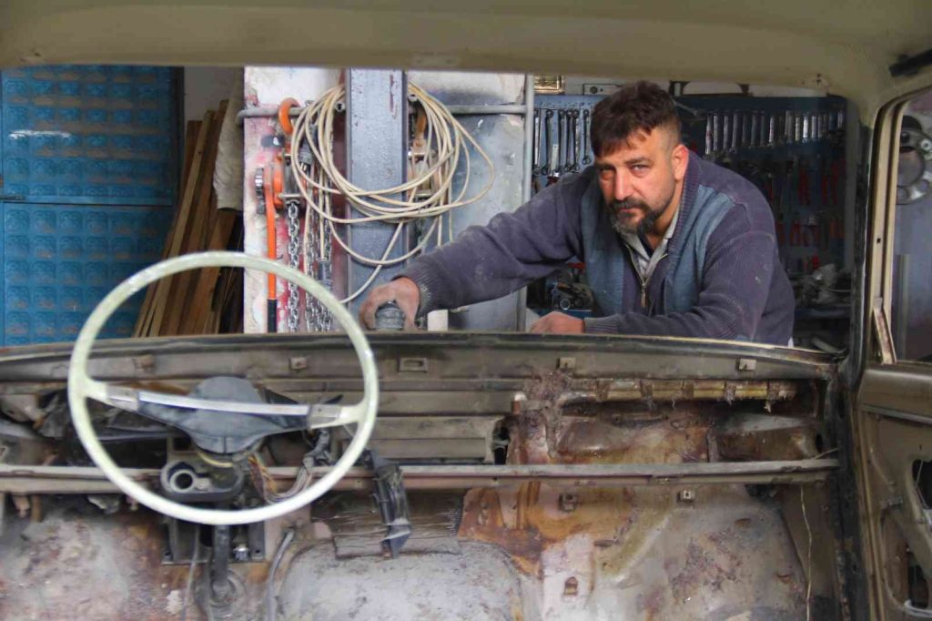 Kızının okuması için birlikte üniversite sınavına girmişti, şimdi 3. üniversitesini bitirmeye çalışıyor