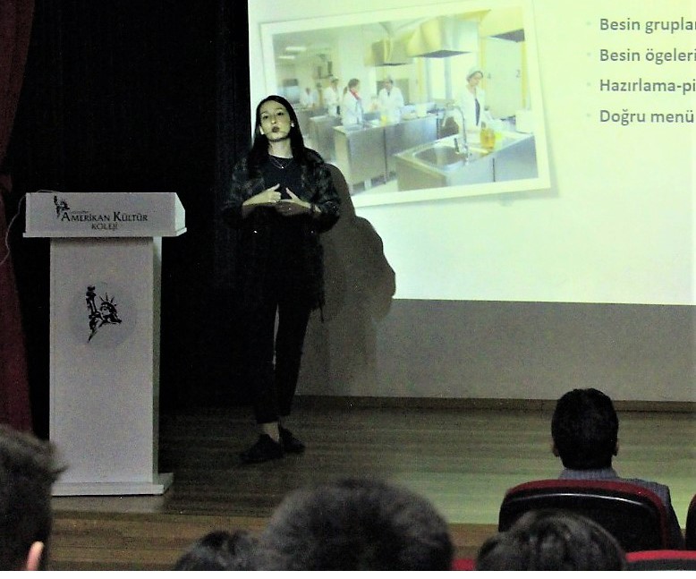 Kolej öğrencilerine beslenme eğitimi