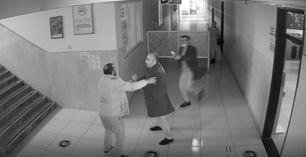 Lisede dehşet saçan öğretmen eşine 5 yıl 11 ay hapis cezası