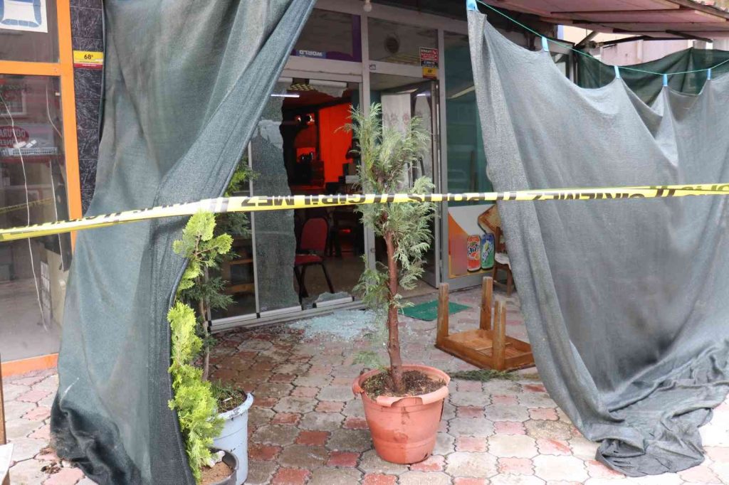 Malatya’da çay ocağında silahlı kavga: 1’i ağır 2 yaralı