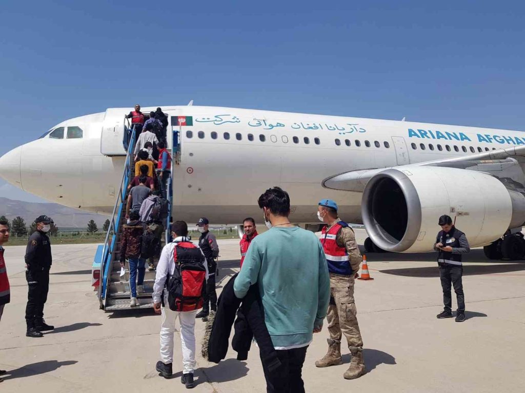 Malatya’da son 3 günde 908 düzensiz göçmen ülkelerine gönderildi