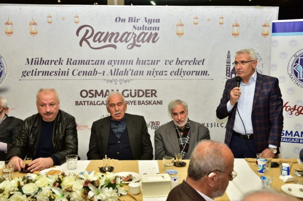 Malatya’nın kanaat önderlerini iftarda bir araya geldi