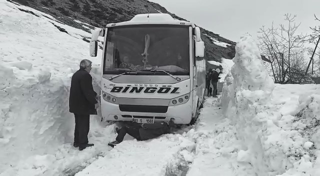 Ovacık’ta nisan ayında kar çilesi devam ediyor