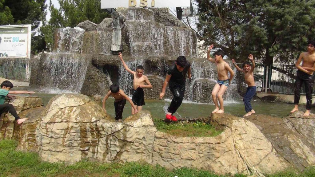 (Özel) Doğuda kar, Şanlıurfa’da güneşli hava