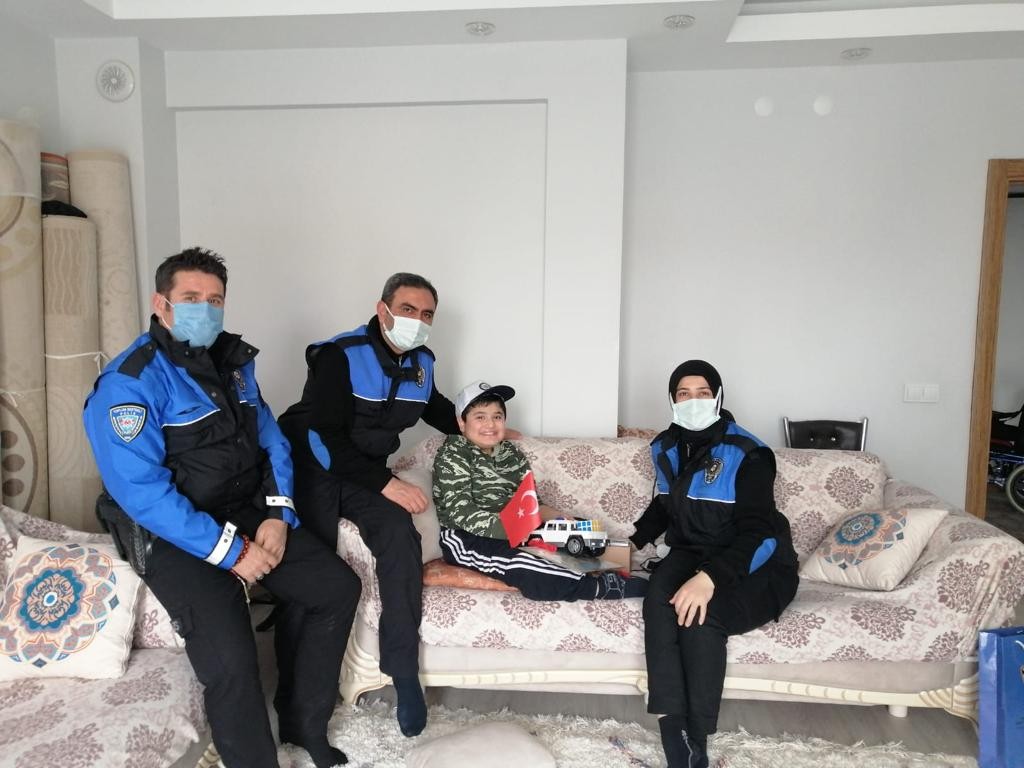 Polis sevdalısı Muhammed’e sürpriz ziyaret