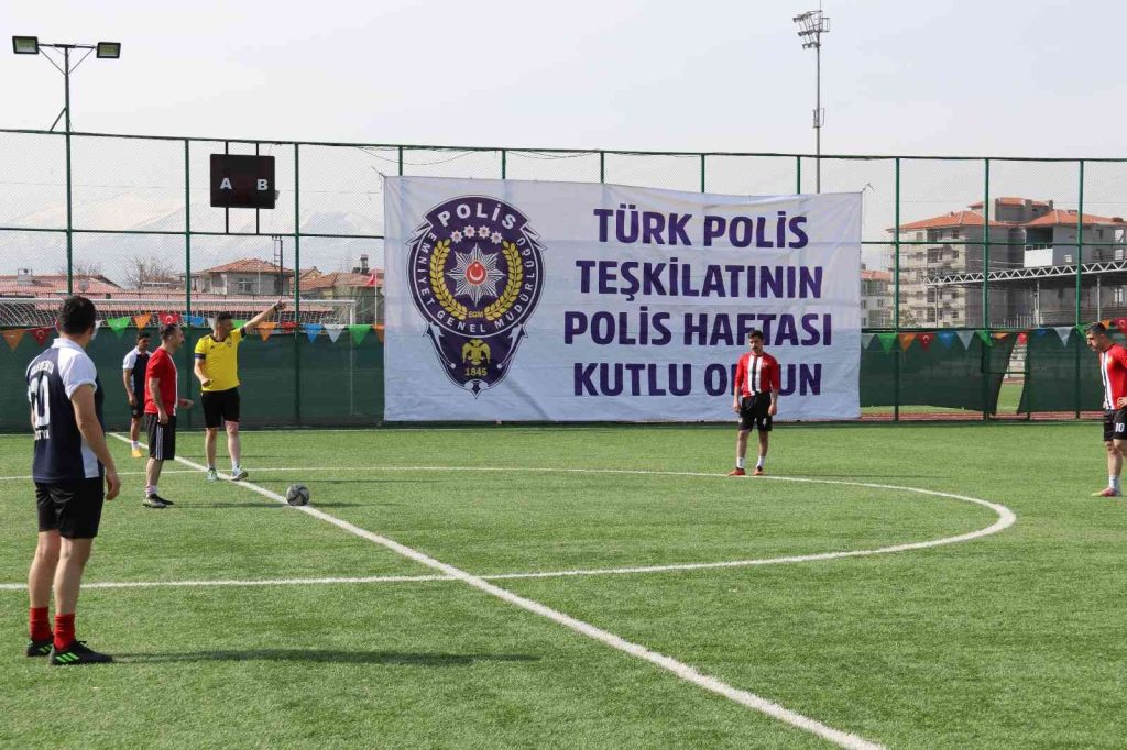Polislerin futbol turnuvası çekişmeli geçti