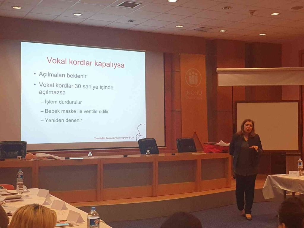 Sağlık çalışanlarına yeni doğan eğitimi