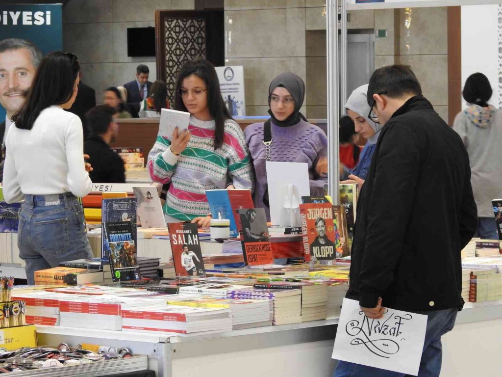 Şahinbey Belediyesi’nin 3. Kitap Fuarı kapılarını açtı