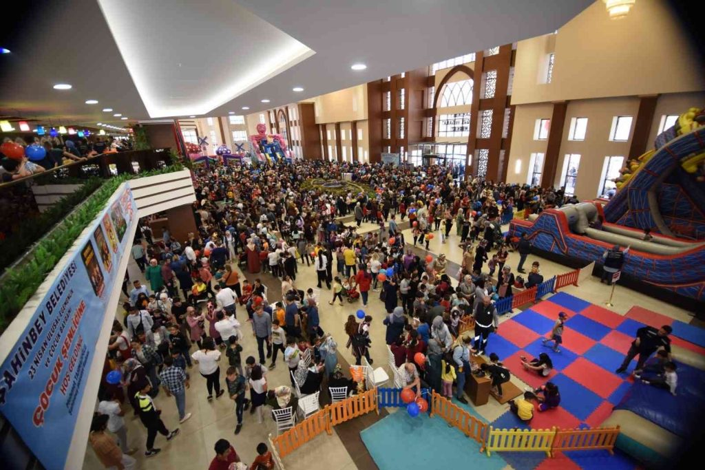 Şahinbey’de 23 Nisan 50 bin çocukla kutlandı