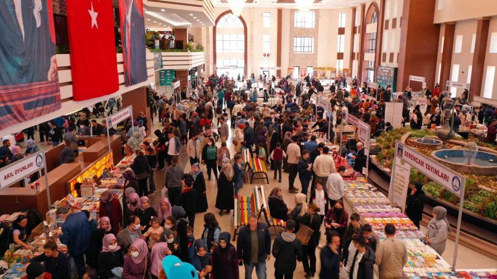 Şahinbey’in 3. Kitap Fuarı yüz bini aşkın kişiyi ağırladı