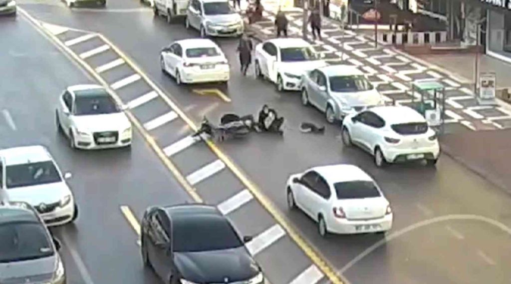 Şanlıurfa’da kaza anları kameralara yansıdı