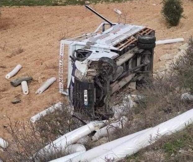 Şarampole uçan kamyonetin sürücüsü hayatını kaybetti