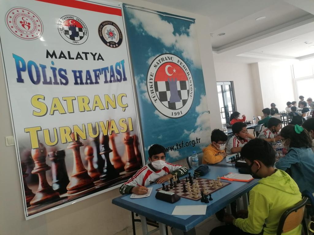 Satranç Turnuvası çekişmeli geçti