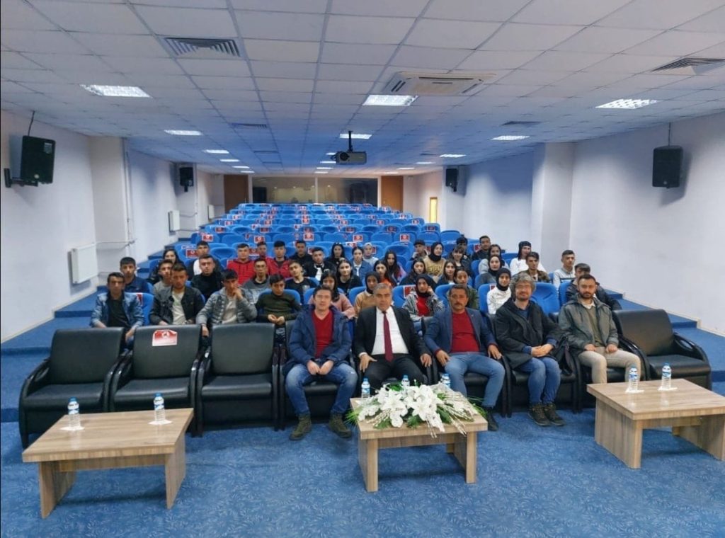 Sınava hazırlanan öğrenciler, Binali Yıldırım Üniversitesini gezdi