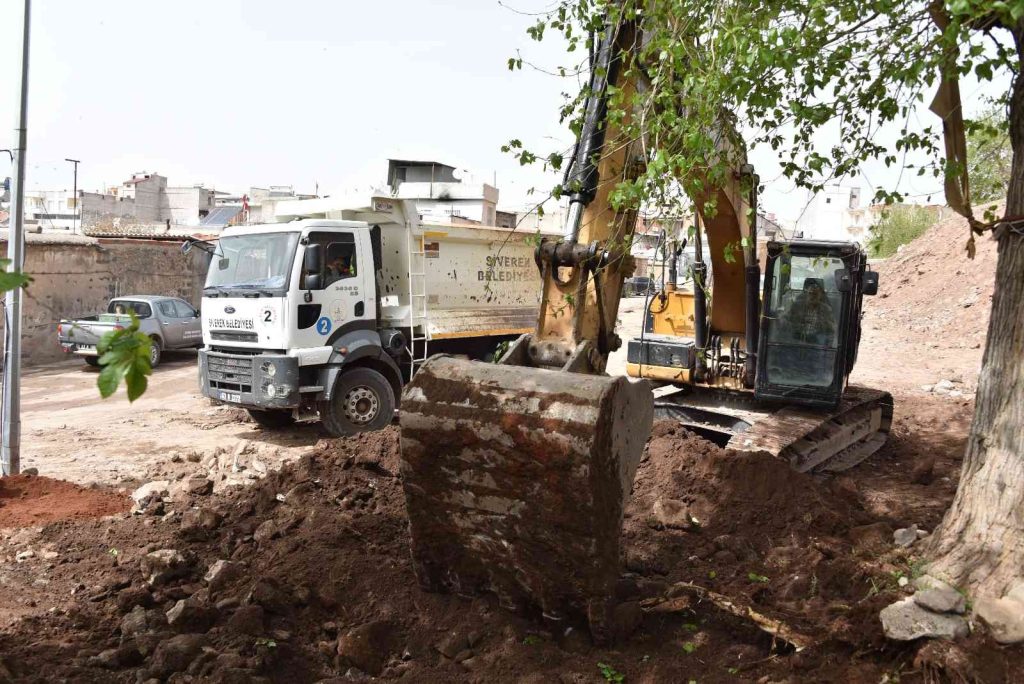 Siverek’te arkeologlar eşliğinde yıkım
