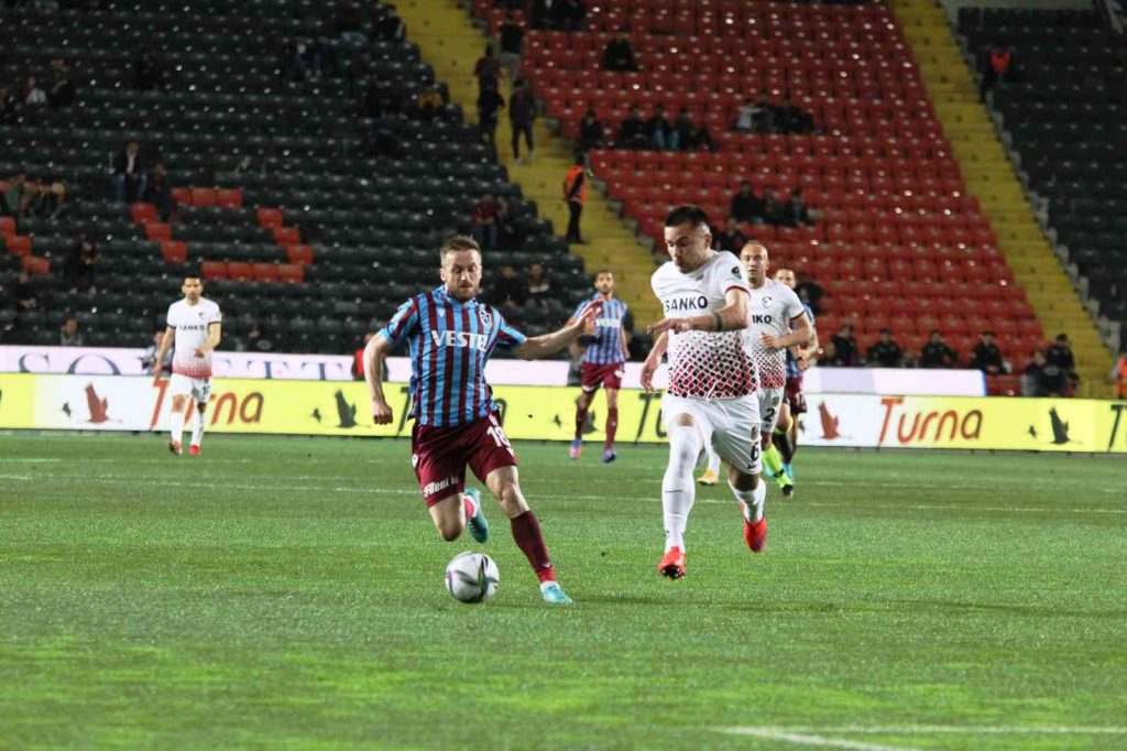 Spor Toto Süper Lig: Gaziantep FK: 0 – Trabzonspor: 0 (İlk yarı)