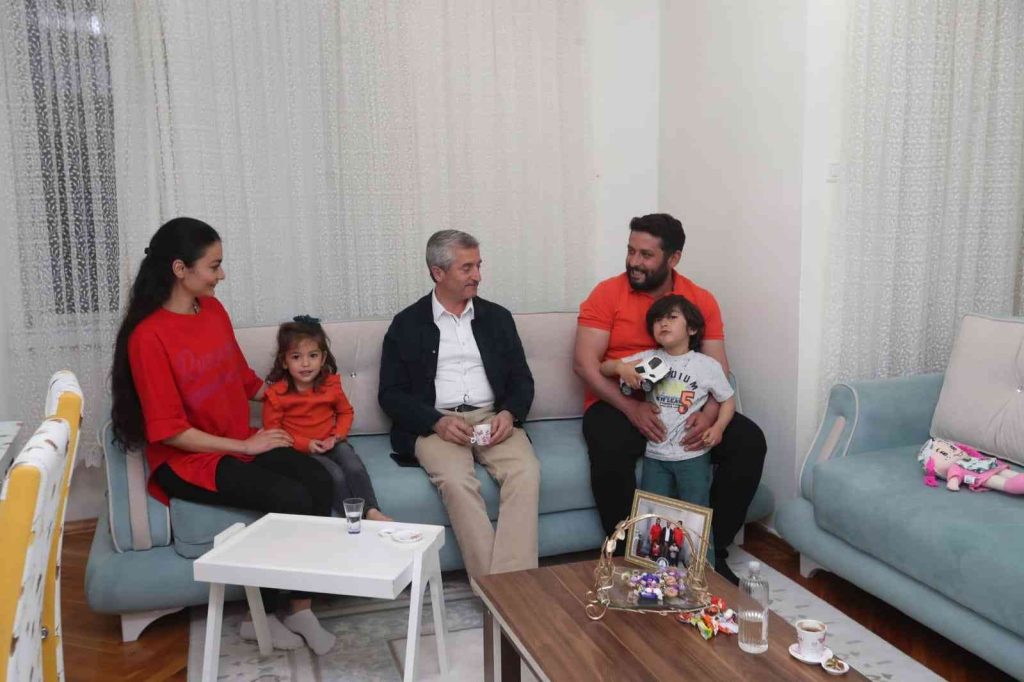 Tahmazoğlu’ndan çat kapı ziyaretler