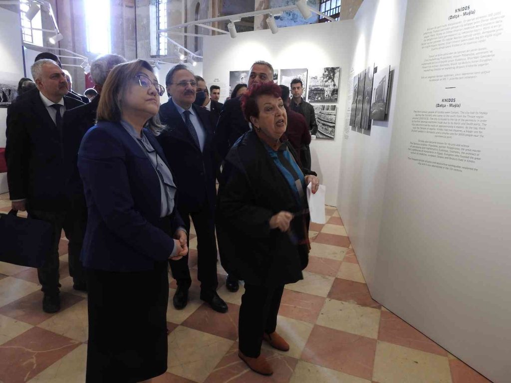 “Tarih Size Bakıyor Ara Güler Fotoğraflarında Arkeoloji” sergisi Gaziantep’te açıldı