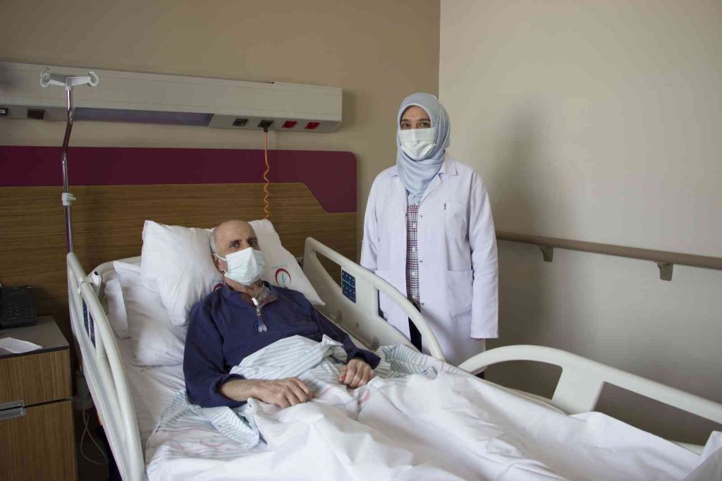 Tıbbi Onkoloji Uzmanı Doç. Dr. Asude Aksoy, “Hastalarımıza tıbbın gerektirdiği en güncel tedavileri multidisipliner tedavi yaklaşımıyla sunuyoruz”