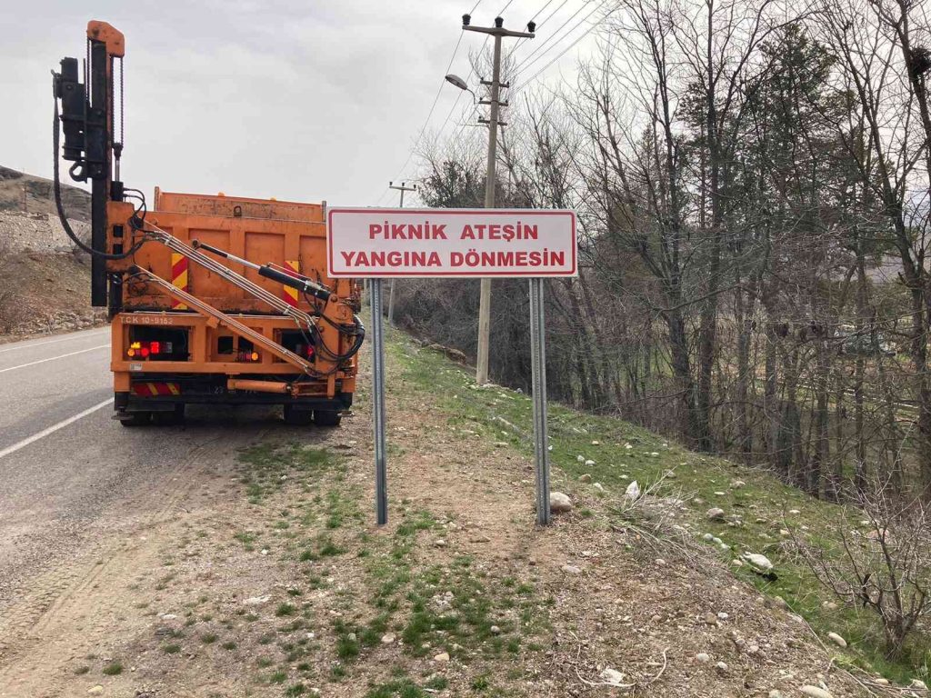 Tunceli’de orman yangınlarının önüne geçmek için levha asıldı