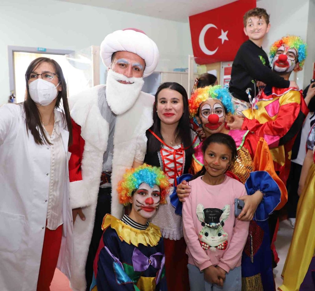 Üniversite öğrencilerinden anlamlı 23 Nisan etkinliği