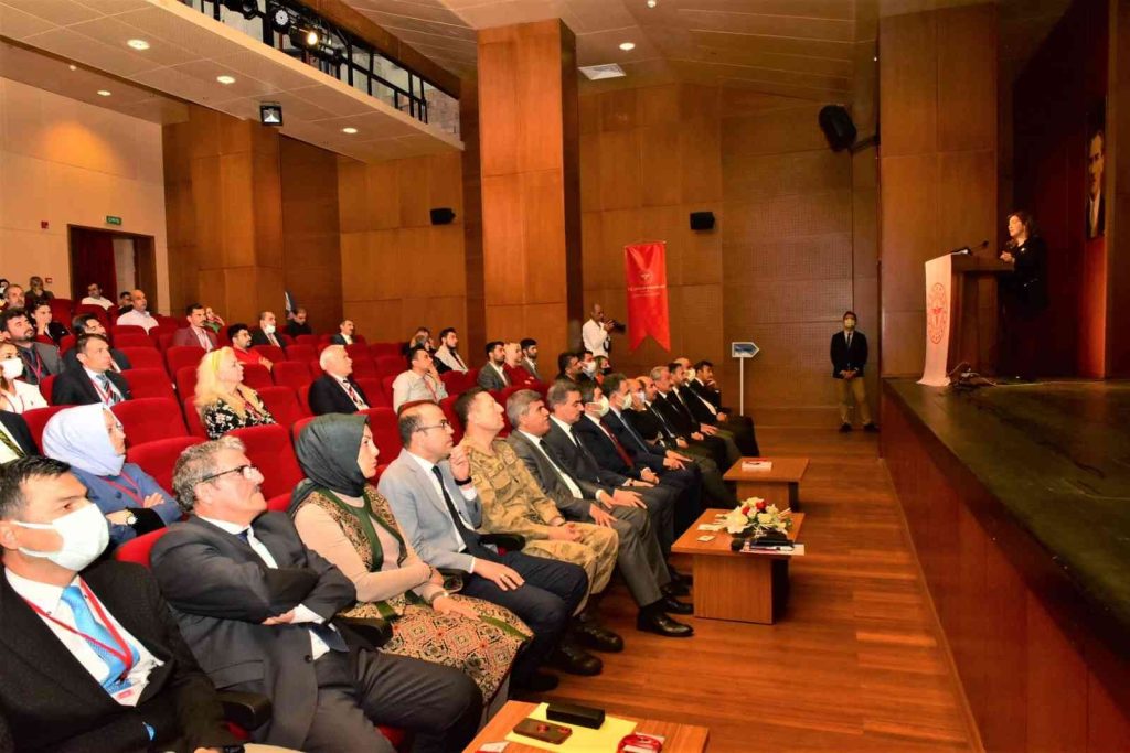 Vali Baruş’tan teknoloji uyarısı