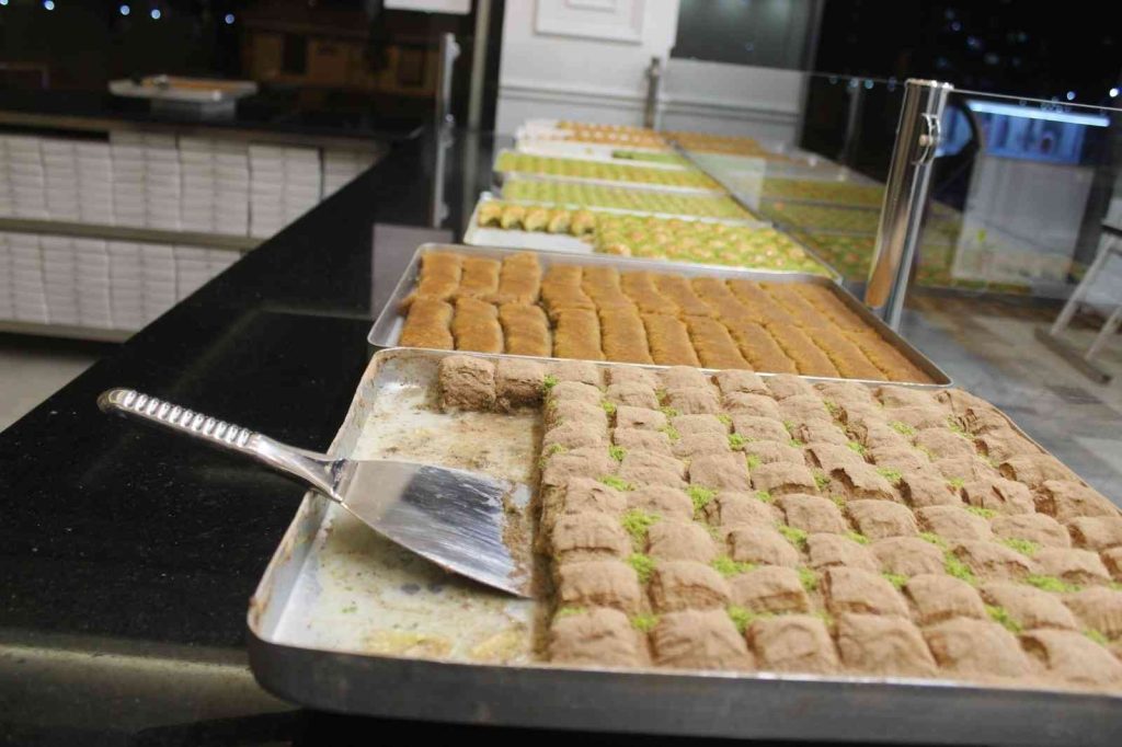 Zarife Hanım Pastaneleri Diyarbakır’ın ağzını tatlandırmaya başladı