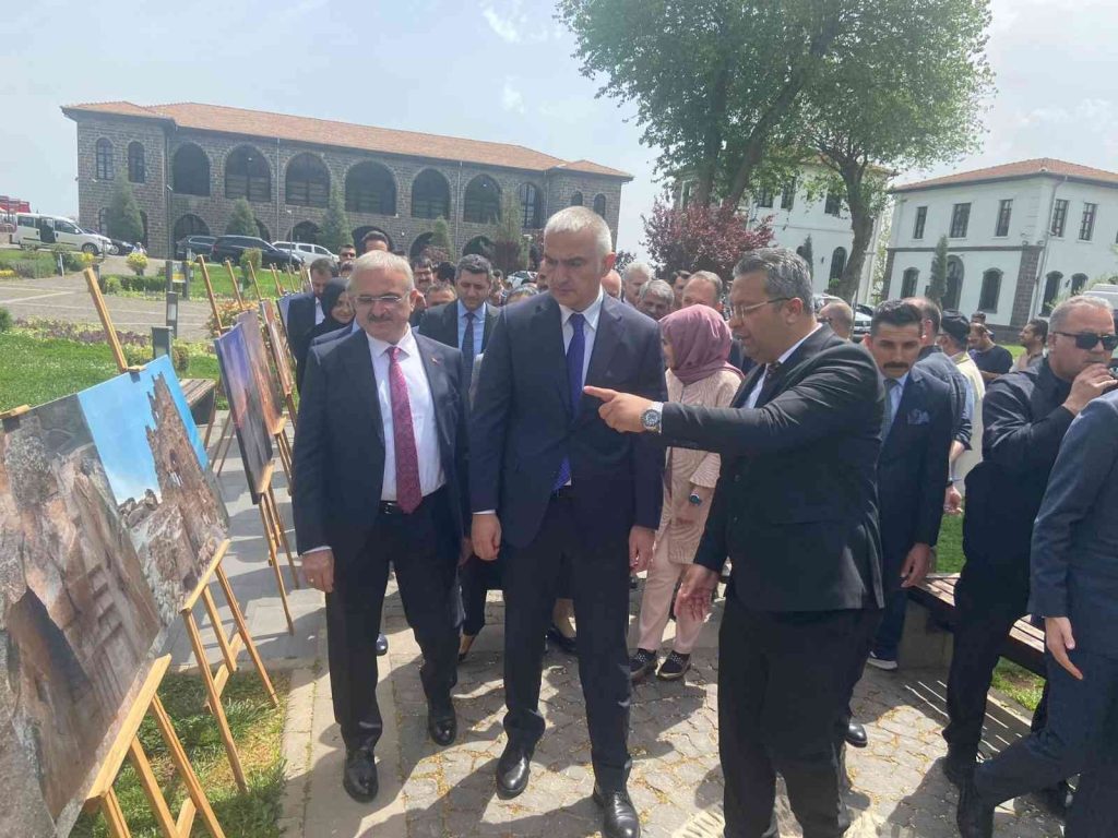Zerzevan Kalesi’nde arkeolojik kazılar ile ortaya çıkarılan eserler ilk defa ziyarete açıldı