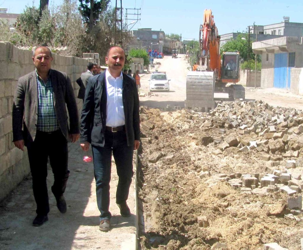 Araban caddelerine asfalt dökülüyor