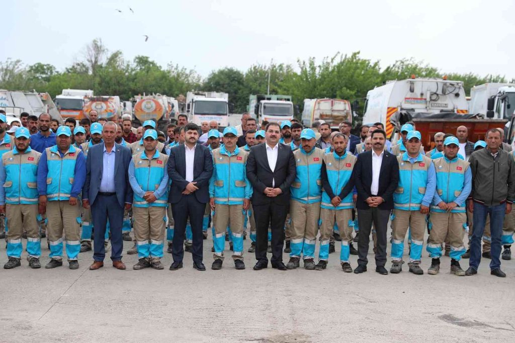 Başkan Canpolat temizlik işleri personelleriyle bayramlaştı