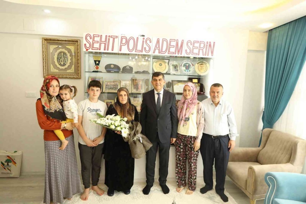 Başkan Fadıloğlu Şehit annesinin anneler gününü kutladı