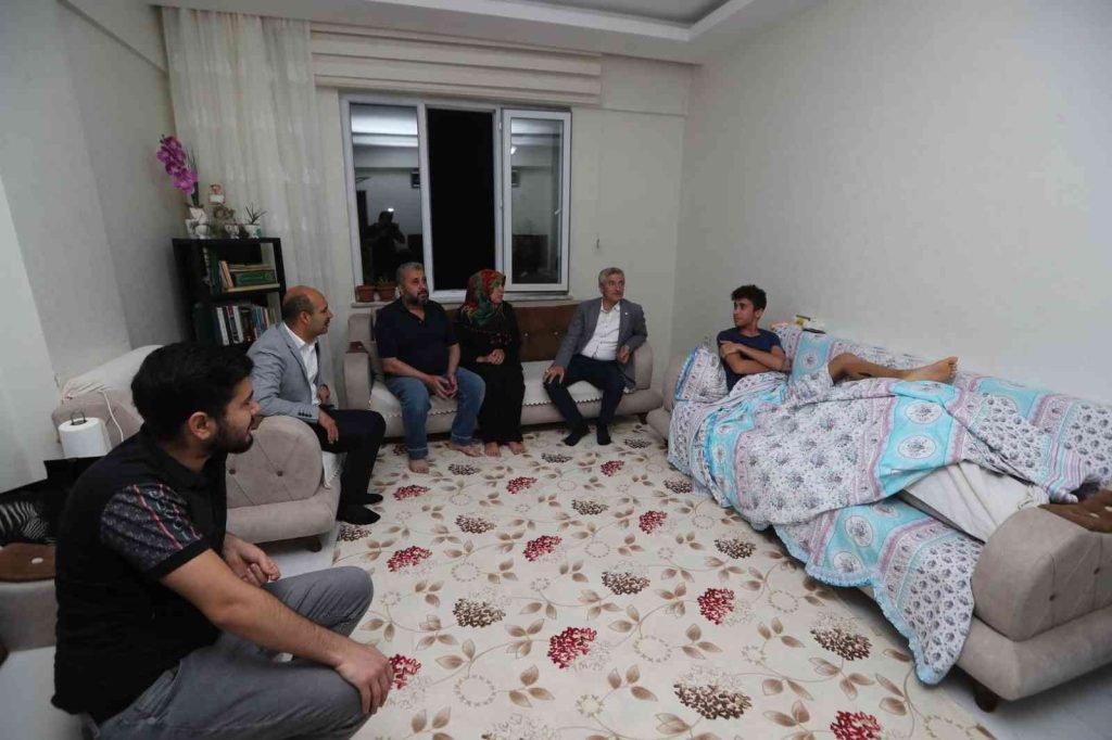 Başkan Tahmazoğlu ev ev geziyor