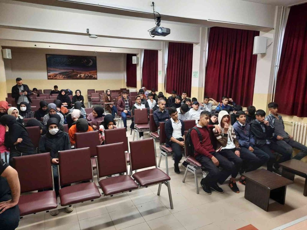 Bingöl’de öğrencilere trafik ve ilk yardım eğitimi verildi