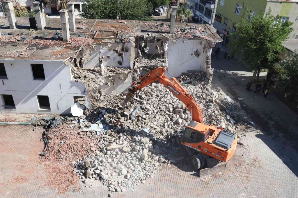 Bozova yeni meydanına kavuşuyor