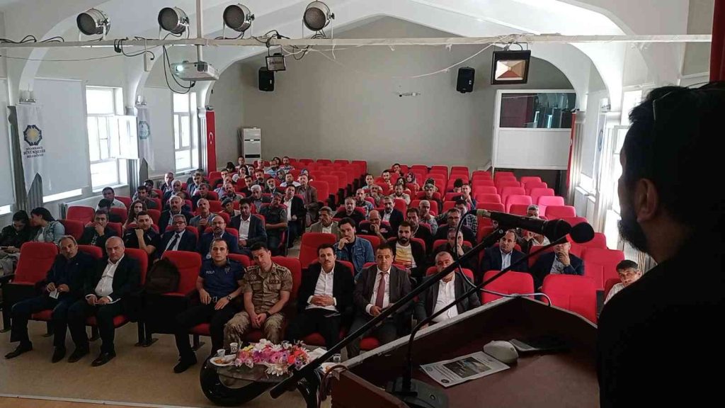 Dicle ilçesinde ’Dicle Baraj Gölü Koruma Planı’ toplantısı yapıldı