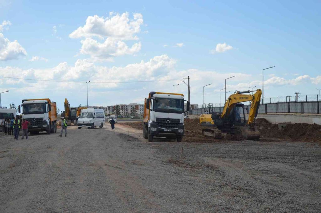 Diyarbakır’da bulvar ve kavşaklarda çalışmalar devam ediyor
