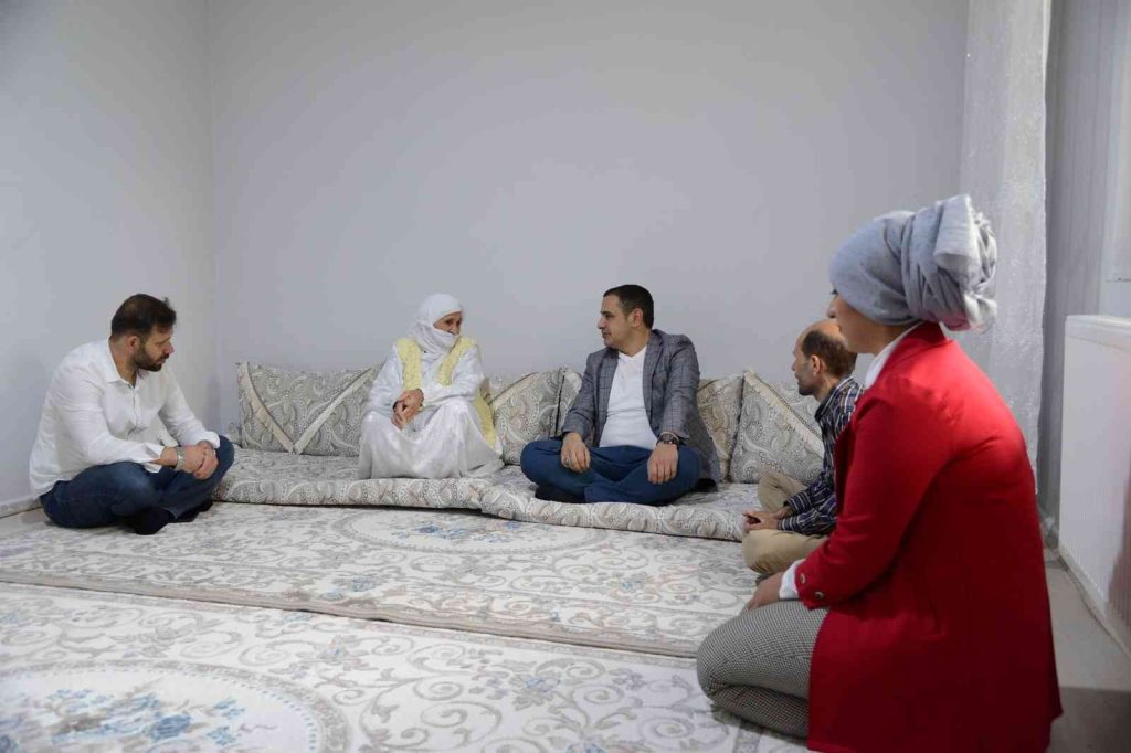 Diyarbakır’da ulu çınarlar ve hastalar bayramda unutulmadı