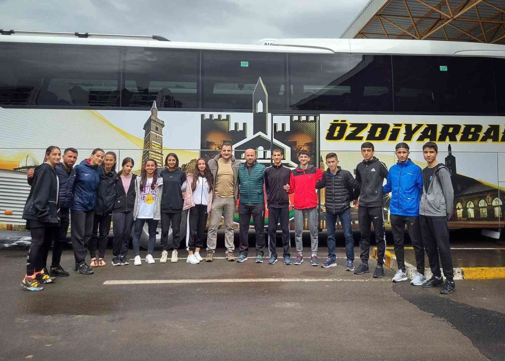 Diyarbakr karate kafilesi Türkiye Ümit Genç Karate Şampiyonası için yolla çıktı