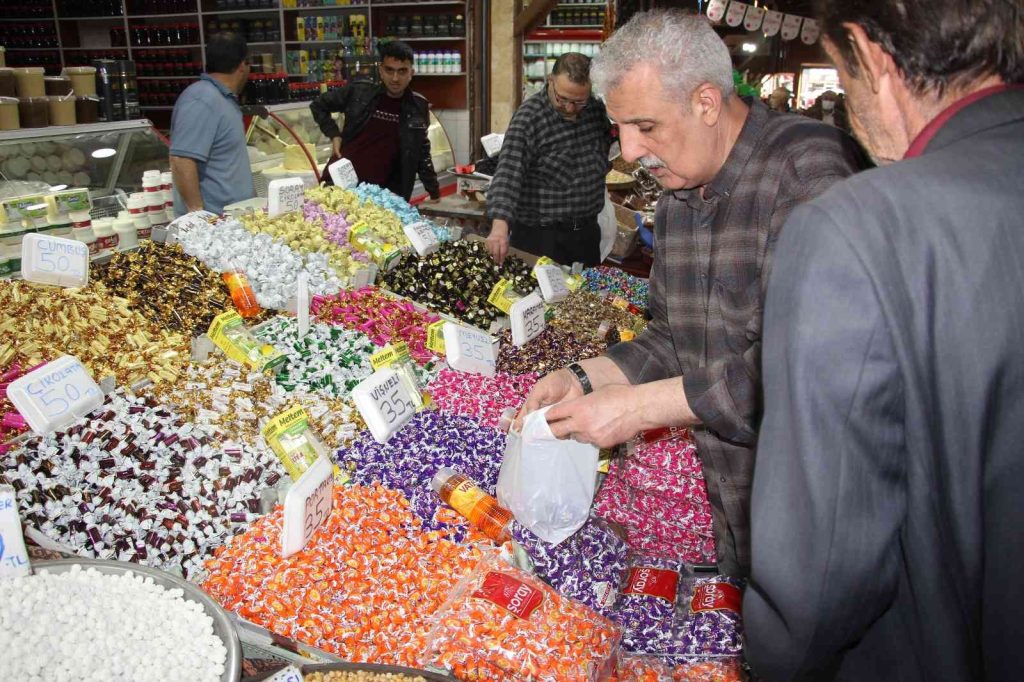 Elazığ Kapalı Çarşı’da bayram yoğunluğu