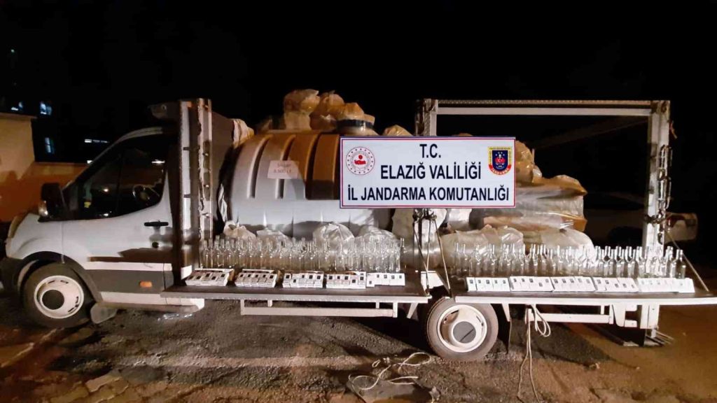 Elazığ’da 3 bin 500 litre kaçak şarap ele geçirildi