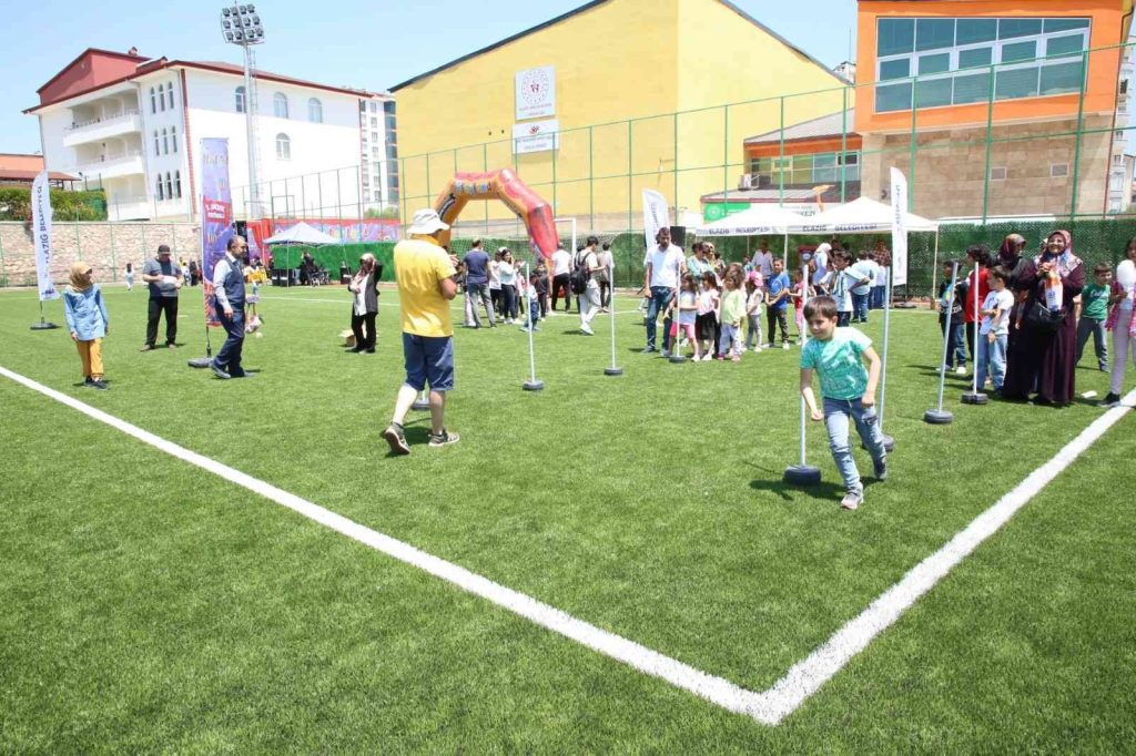 Elazığ’da çocuk festivali yoğun katılımla gerçekleşti