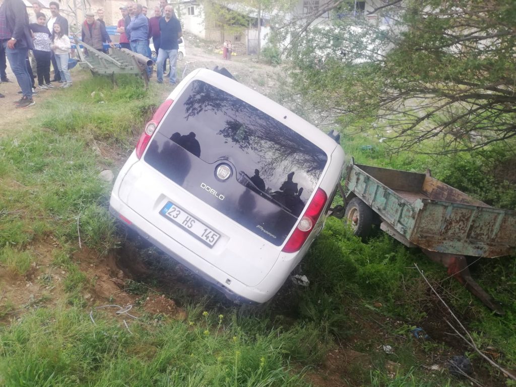 Elazığ’da hafif ticari araç dereye uçtu: 3 yaralı