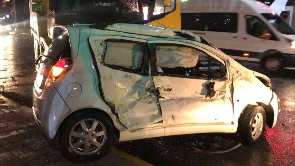 Elazığ’da kamyon ile otomobil çarpıştı: 1 yaralı