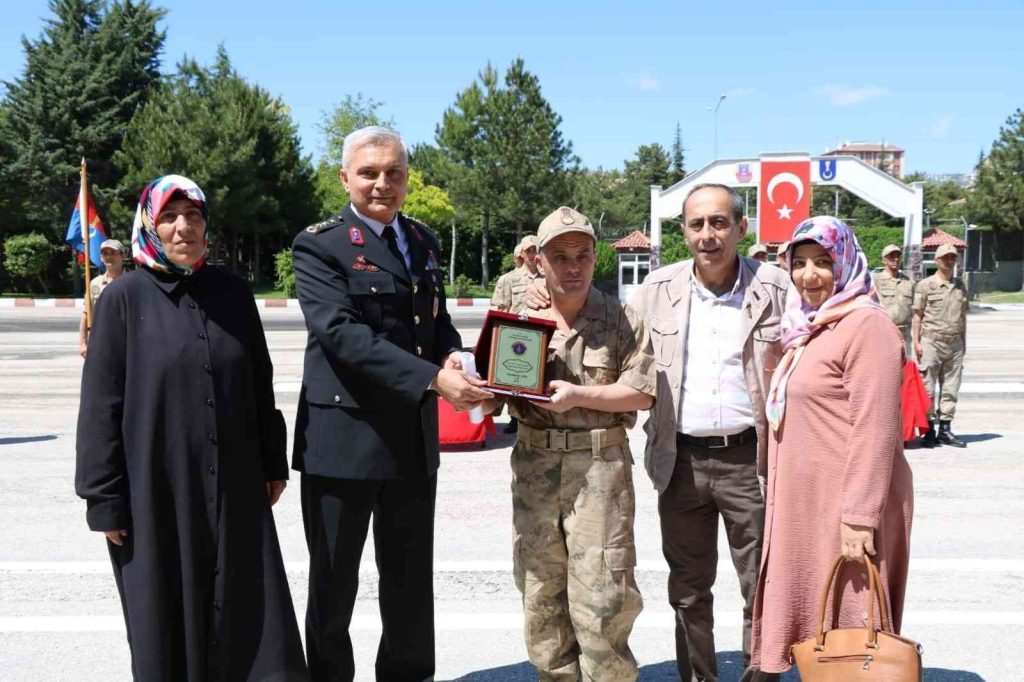 Elazığ’da özel birey asker olmanın gururunu yaşadı