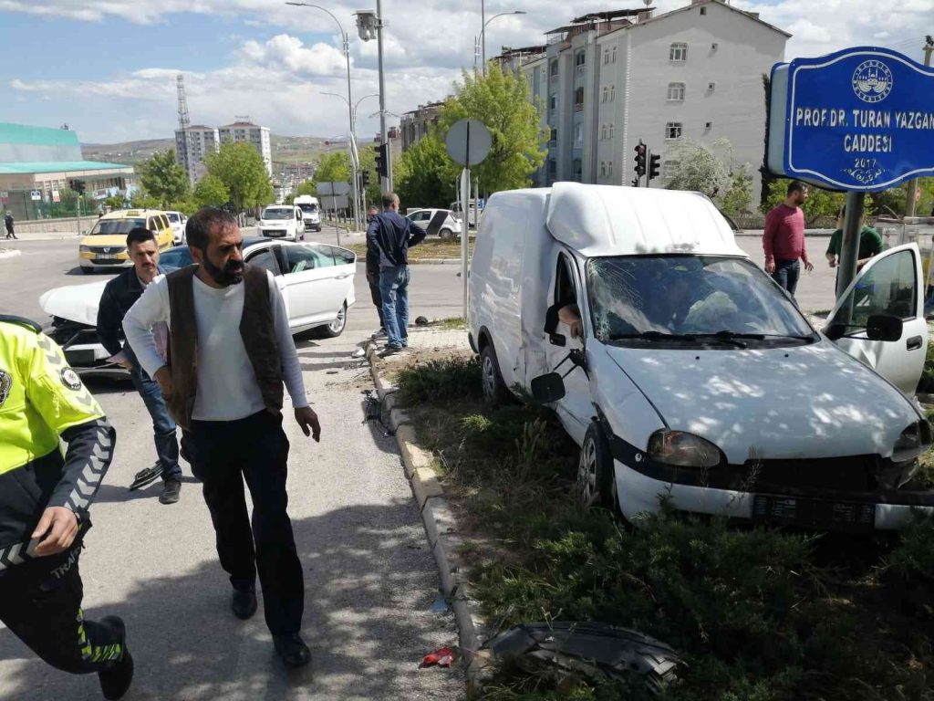Elazığ’da trafik kazası: 4 yaralı